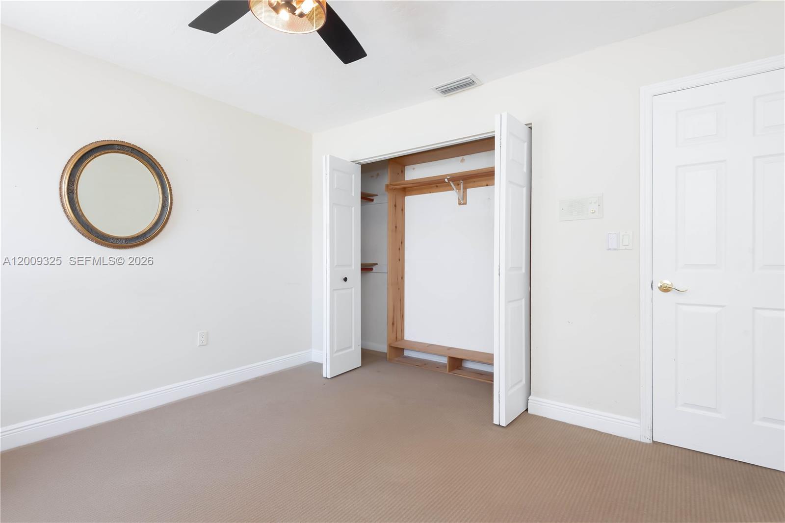 TAMIAMI LAKES SEC 1 - Residential