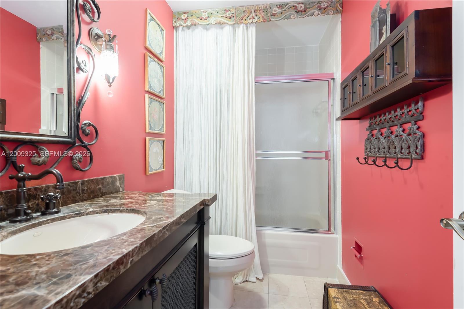 TAMIAMI LAKES SEC 1 - Residential