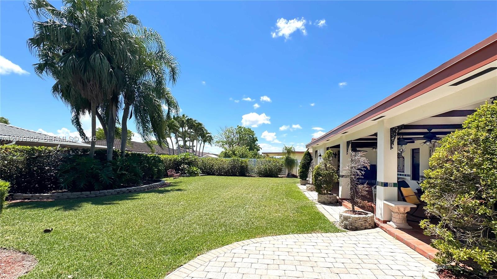 TAMIAMI LAKES SEC 1 - Residential