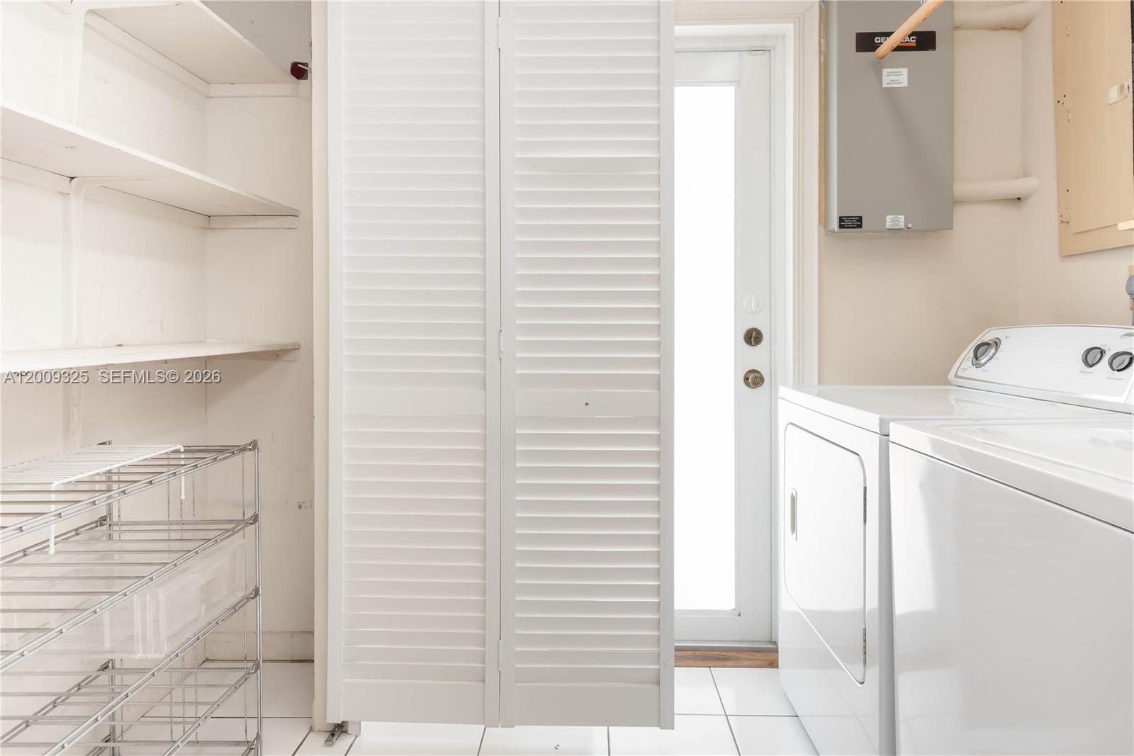 TAMIAMI LAKES SEC 1 - Residential