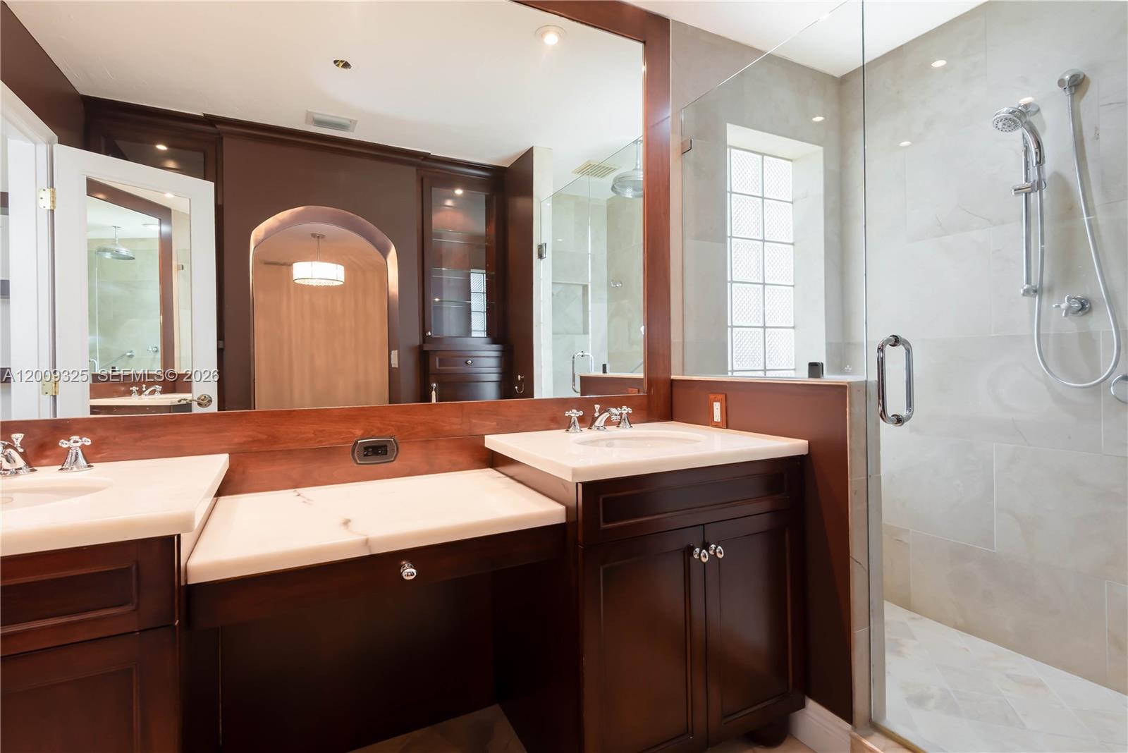 TAMIAMI LAKES SEC 1 - Residential