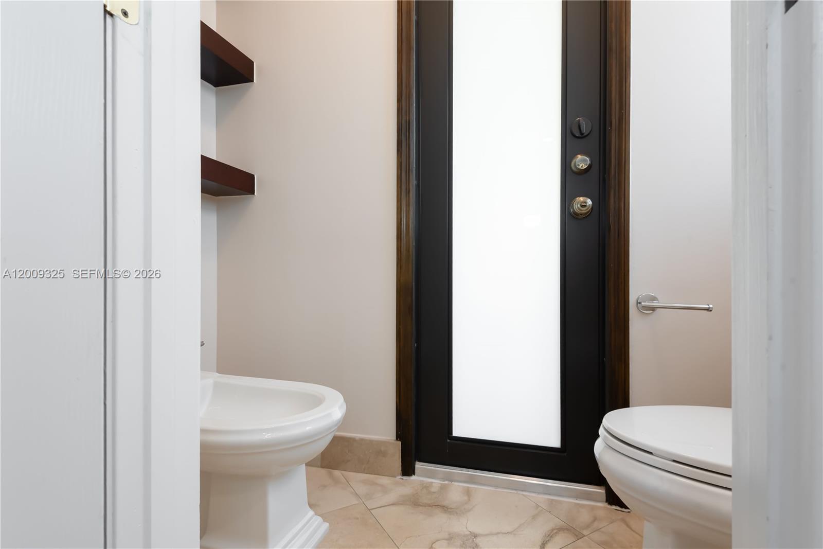 TAMIAMI LAKES SEC 1 - Residential