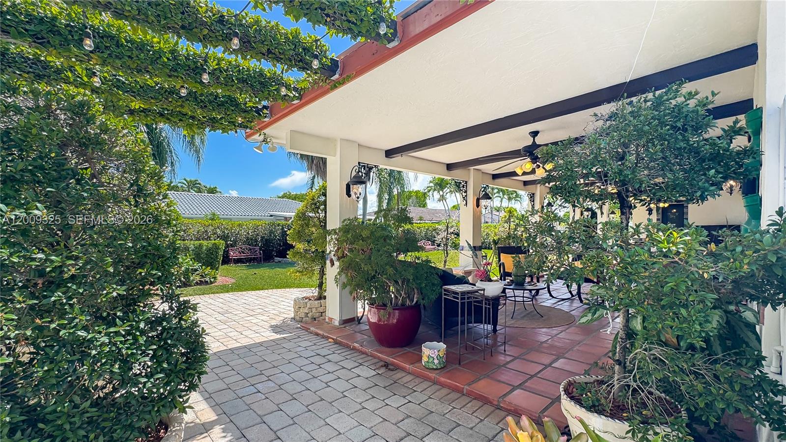 TAMIAMI LAKES SEC 1 - Residential