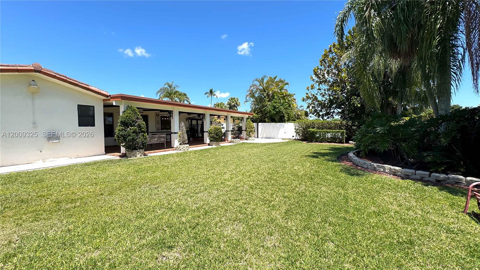 TAMIAMI LAKES SEC 1 - Residential