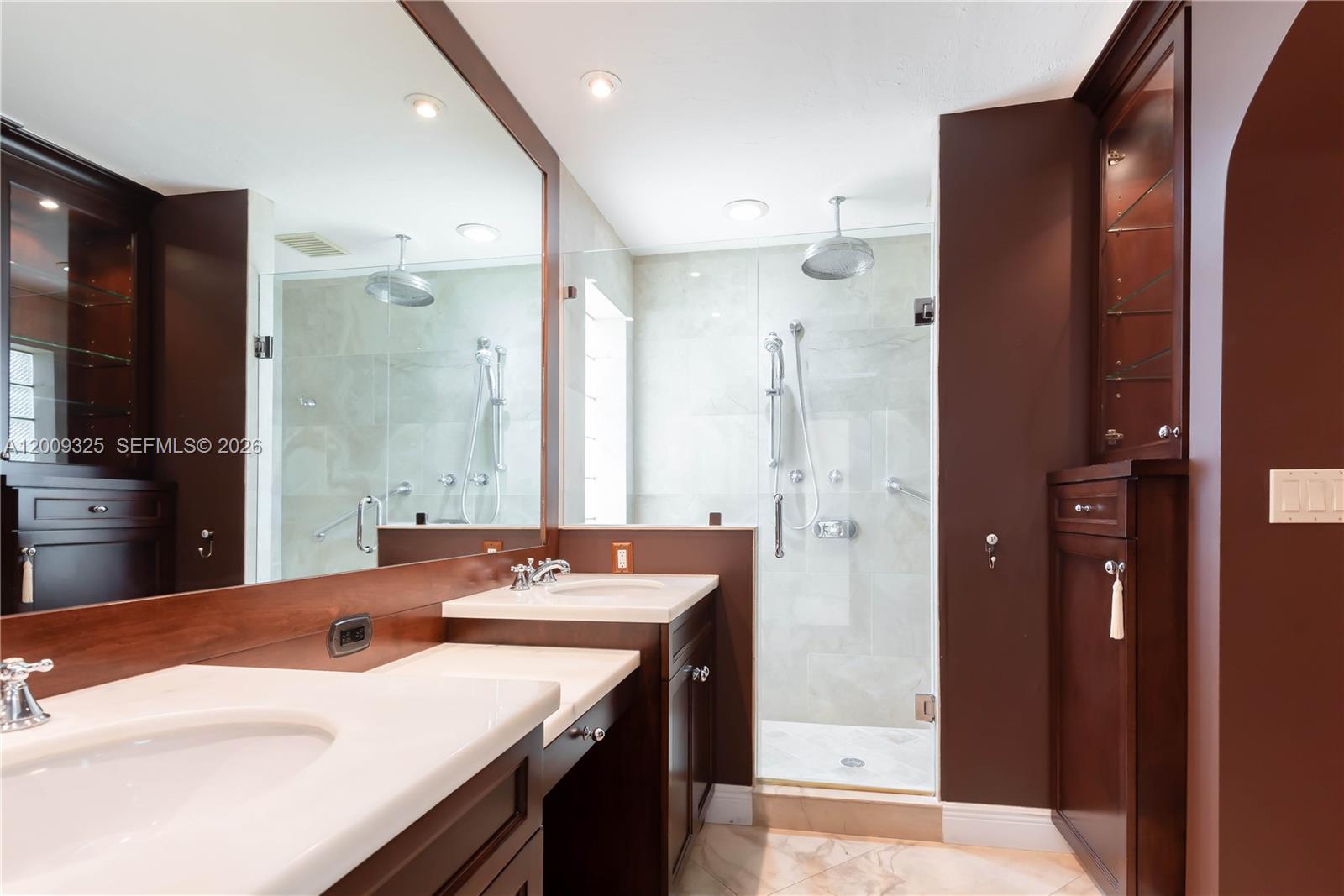 TAMIAMI LAKES SEC 1 - Residential