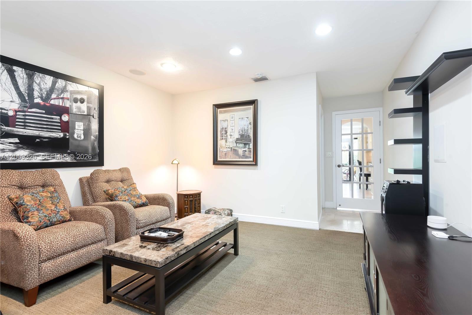 TAMIAMI LAKES SEC 1 - Residential