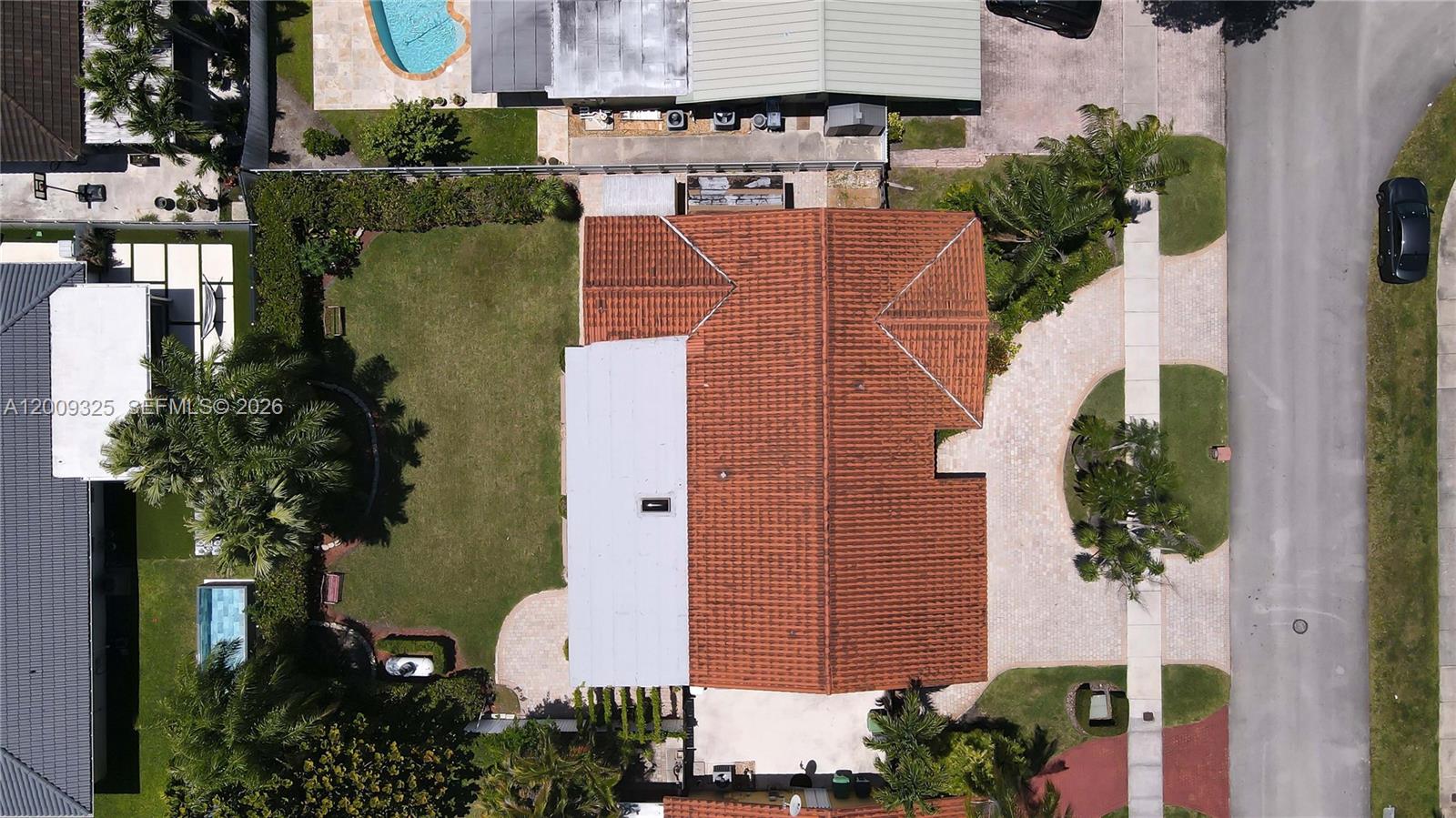 TAMIAMI LAKES SEC 1 - Residential