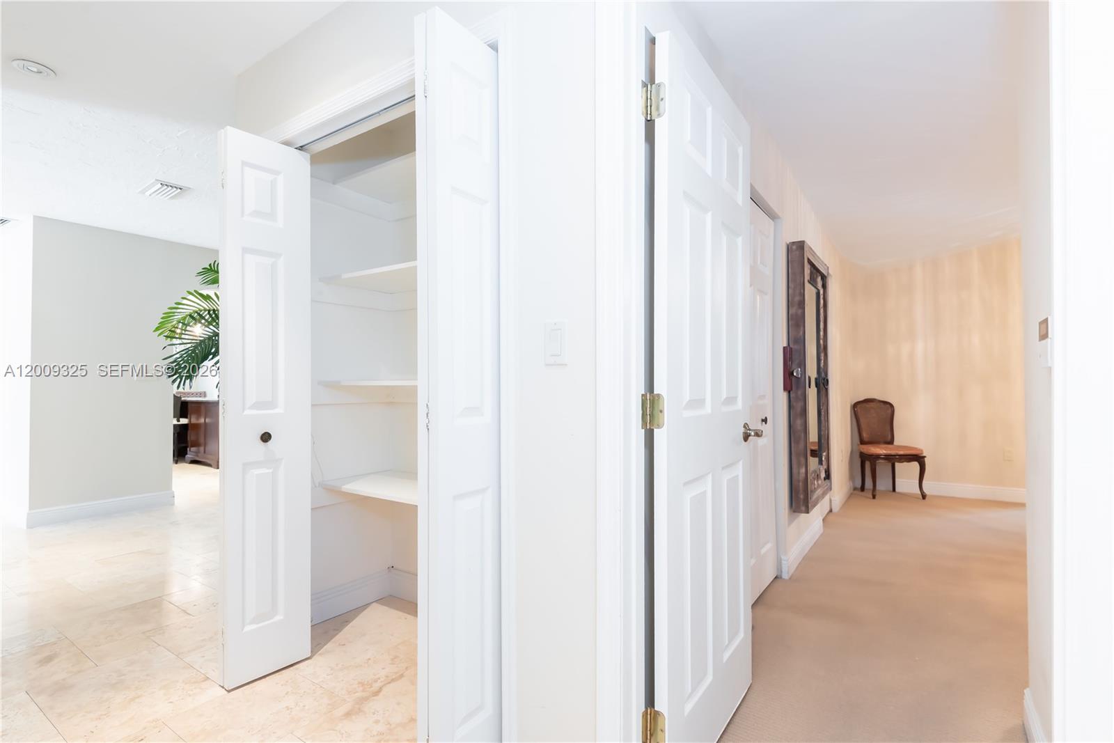 TAMIAMI LAKES SEC 1 - Residential