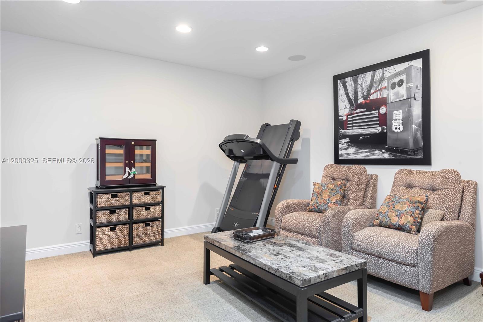 TAMIAMI LAKES SEC 1 - Residential