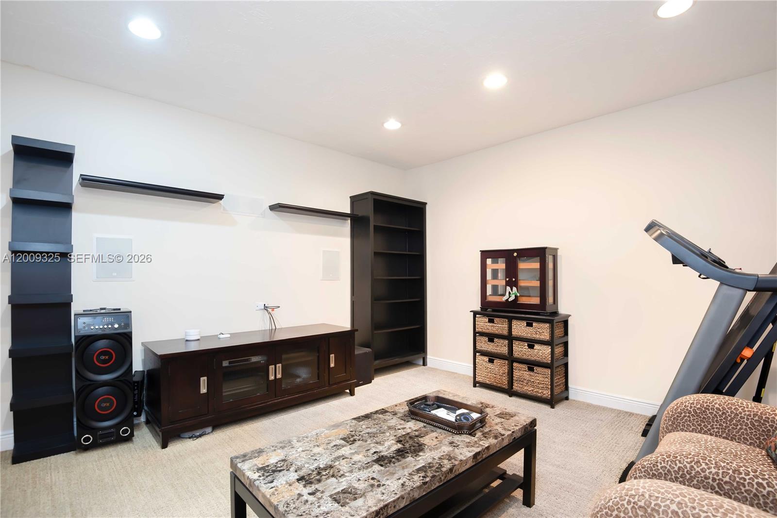 TAMIAMI LAKES SEC 1 - Residential