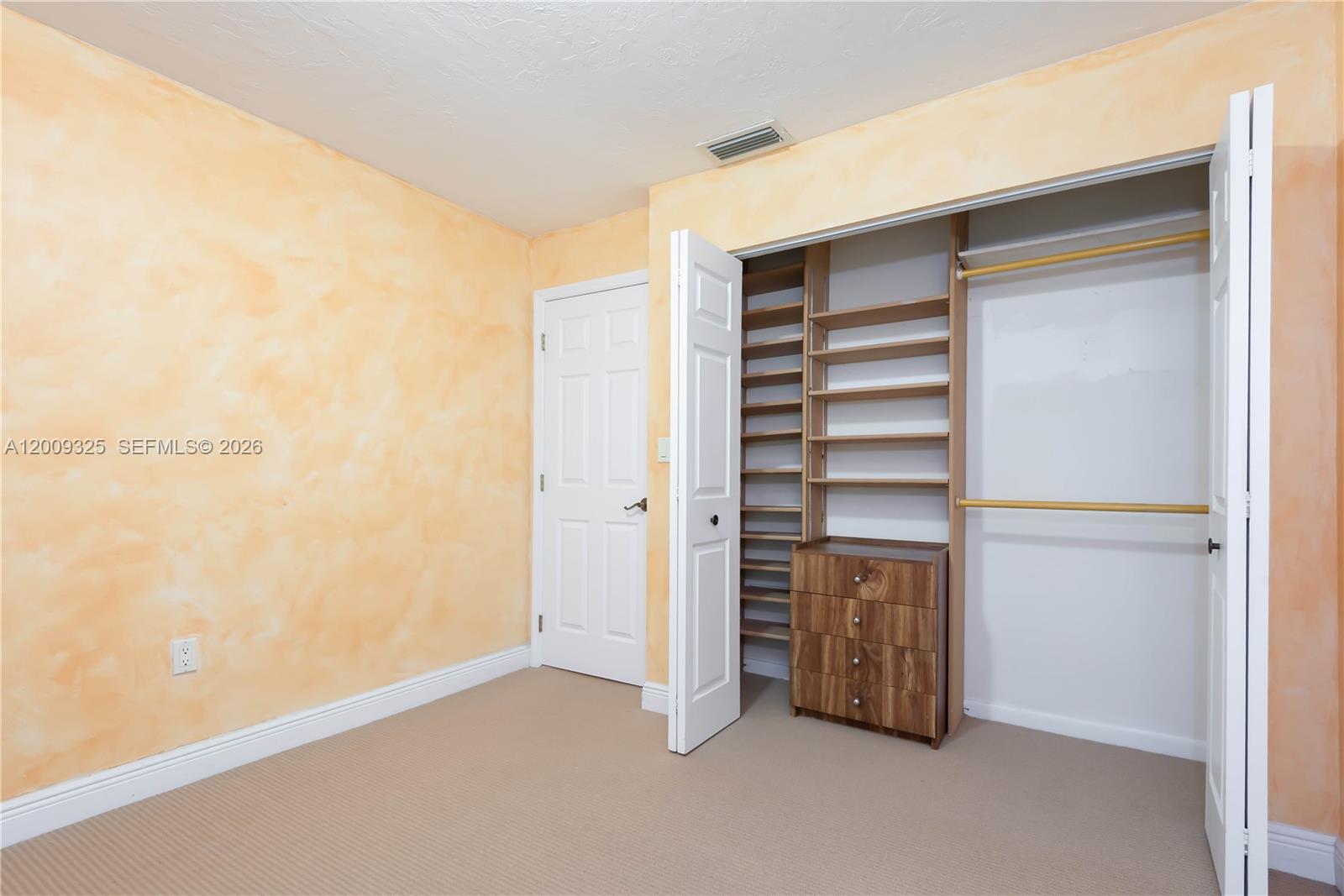 TAMIAMI LAKES SEC 1 - Residential