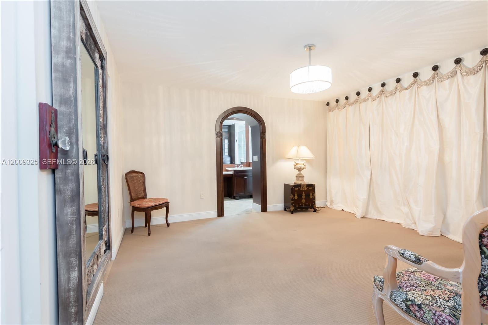 TAMIAMI LAKES SEC 1 - Residential