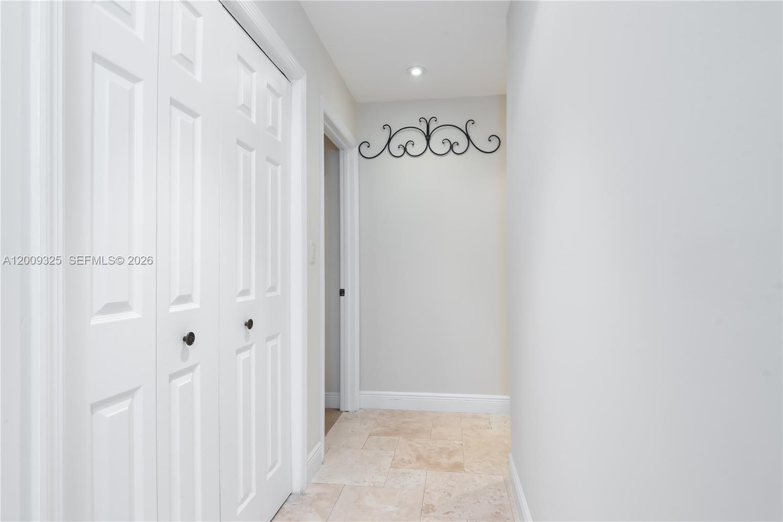 TAMIAMI LAKES SEC 1 - Residential