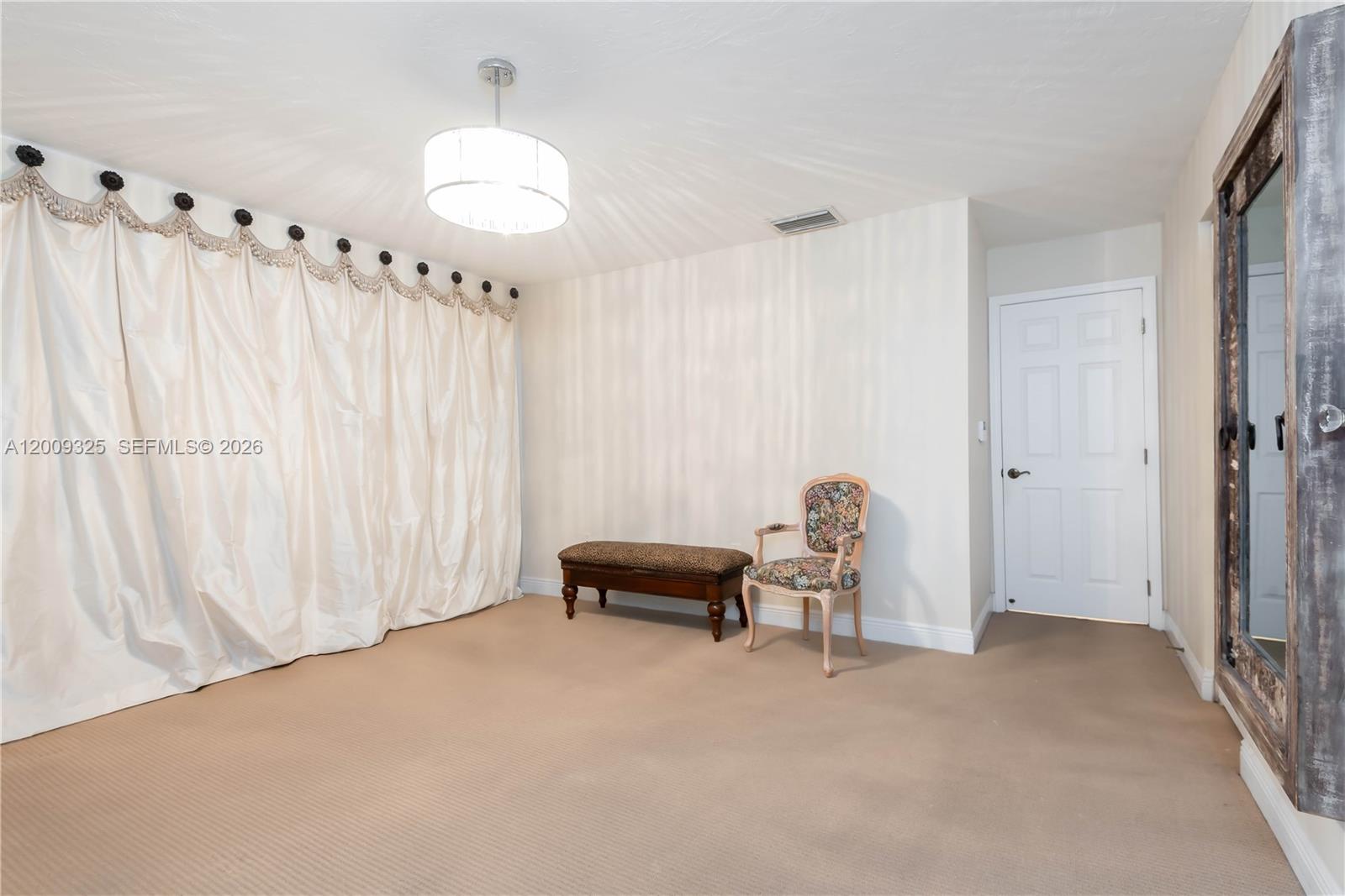 TAMIAMI LAKES SEC 1 - Residential