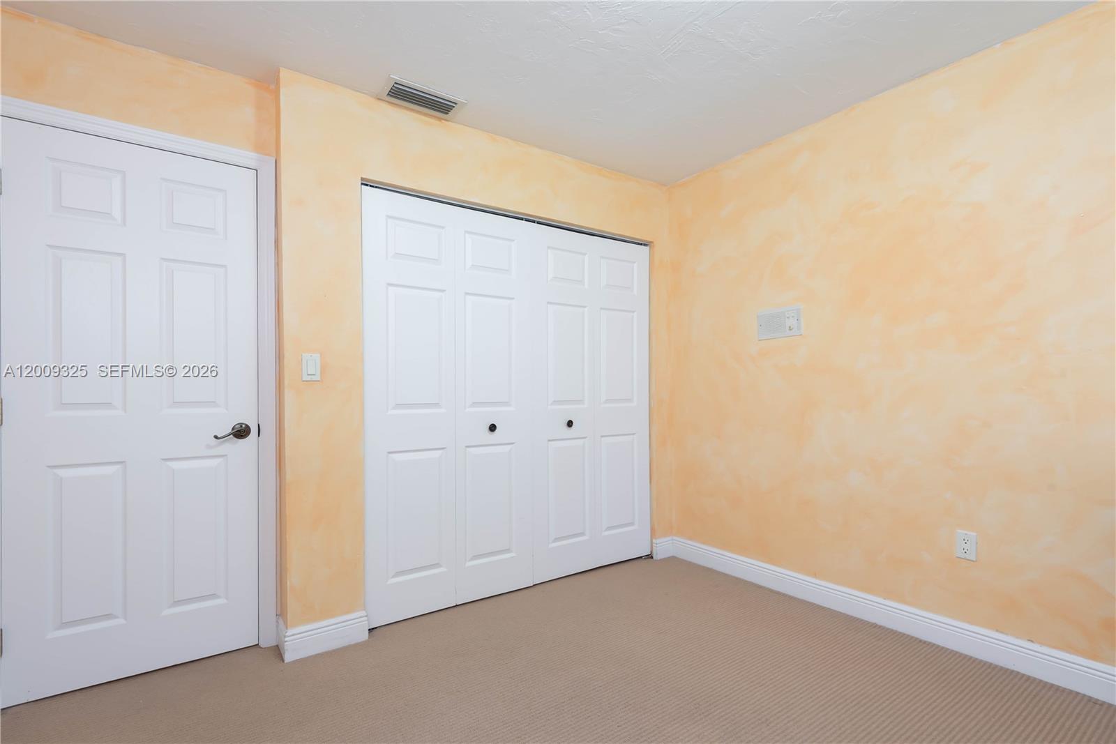 TAMIAMI LAKES SEC 1 - Residential