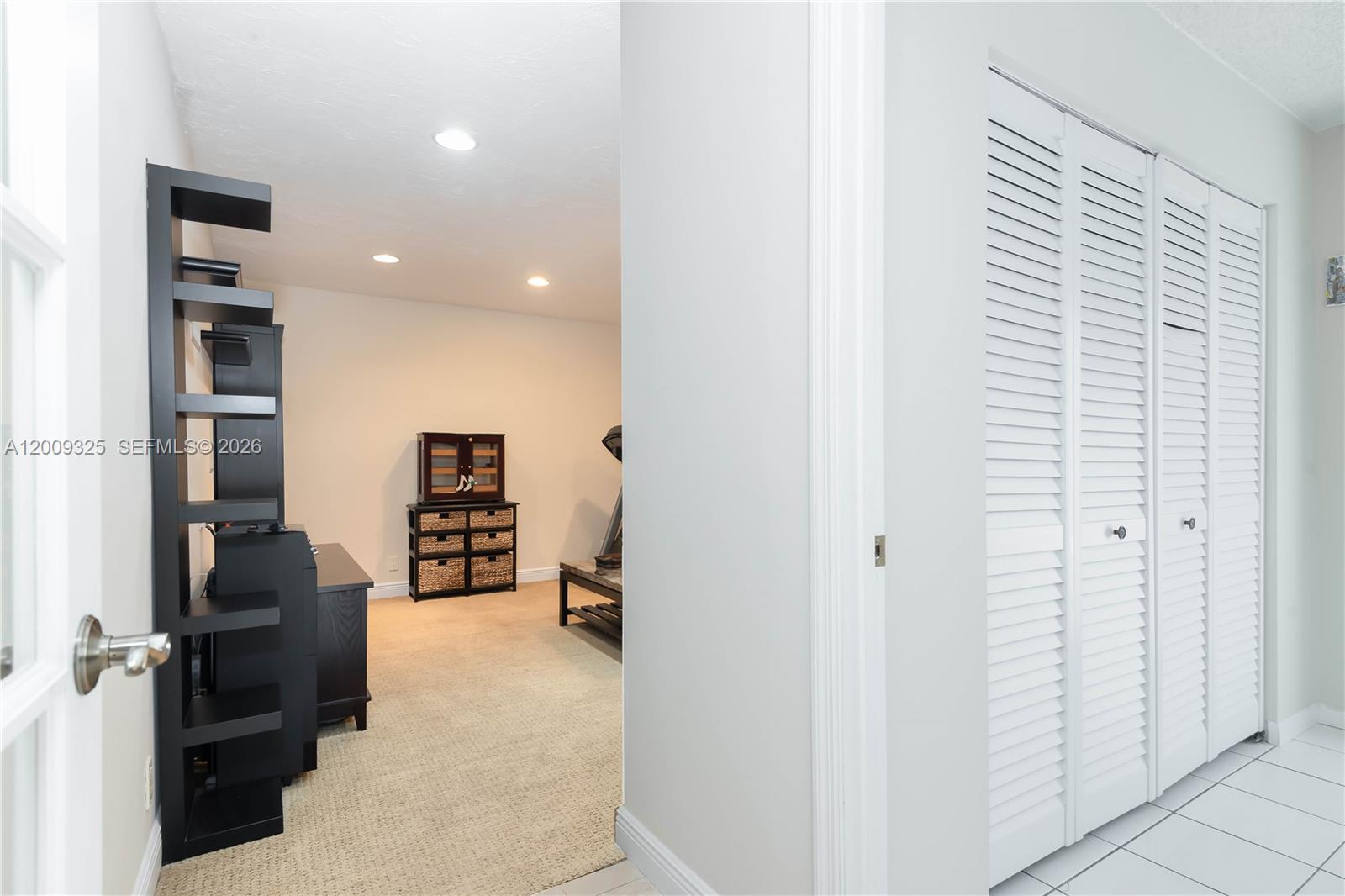 TAMIAMI LAKES SEC 1 - Residential