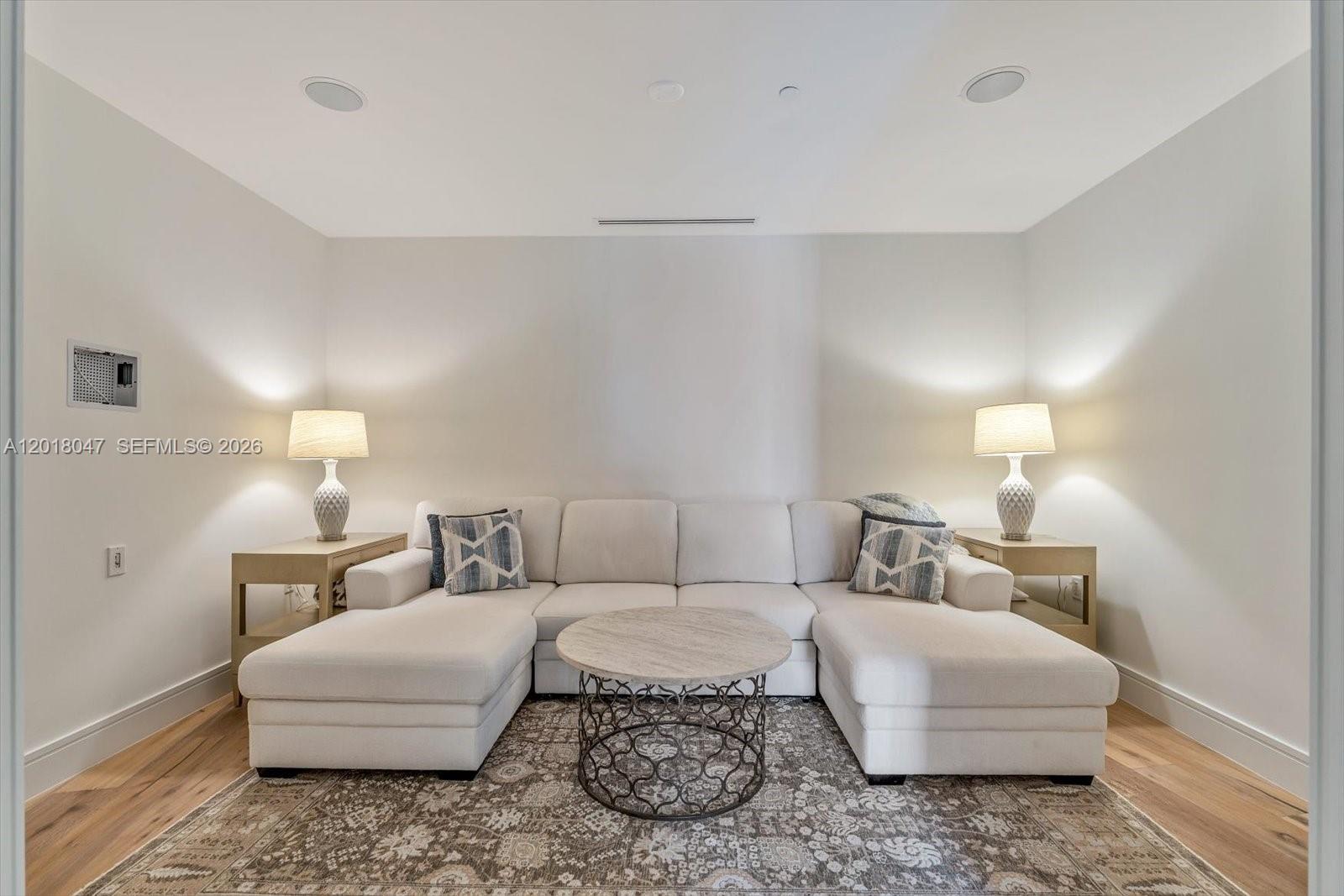 ECHO CONDO - Residential