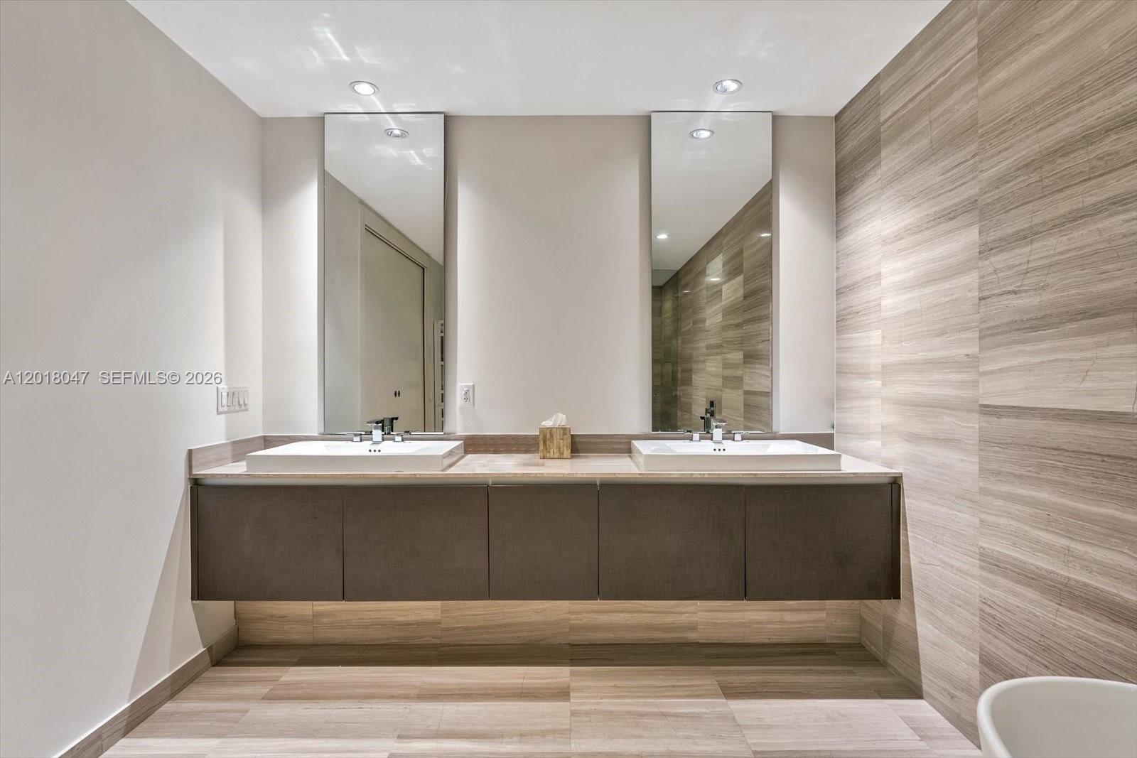 ECHO CONDO - Residential