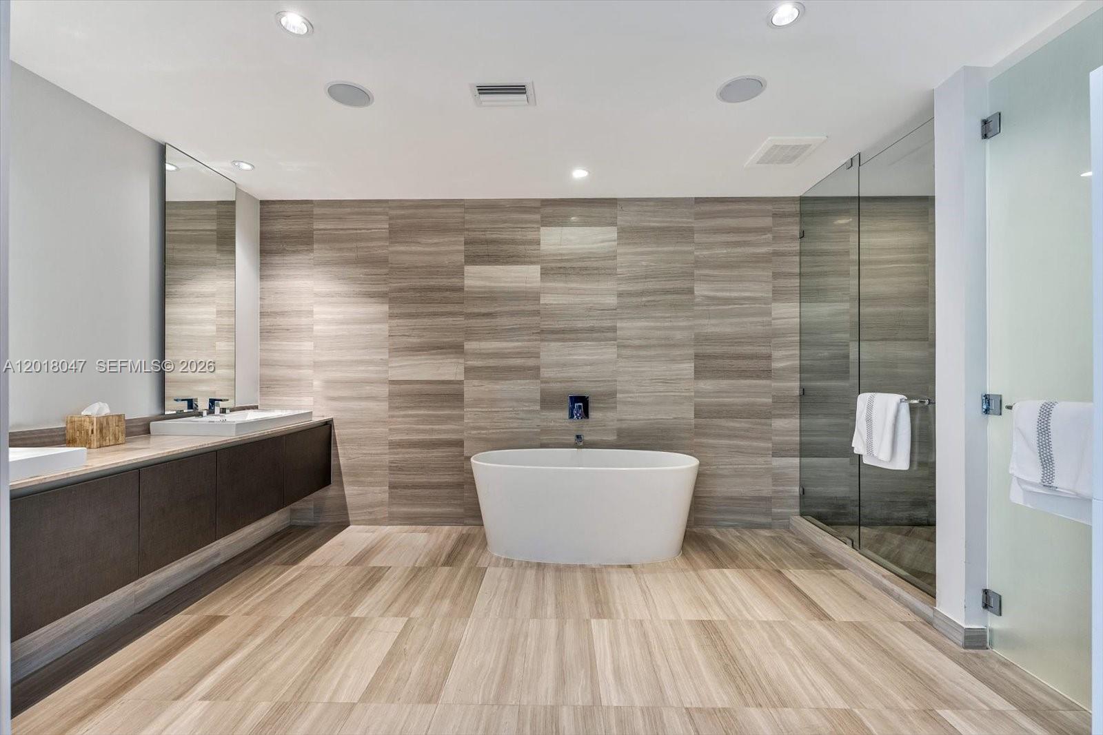 ECHO CONDO - Residential