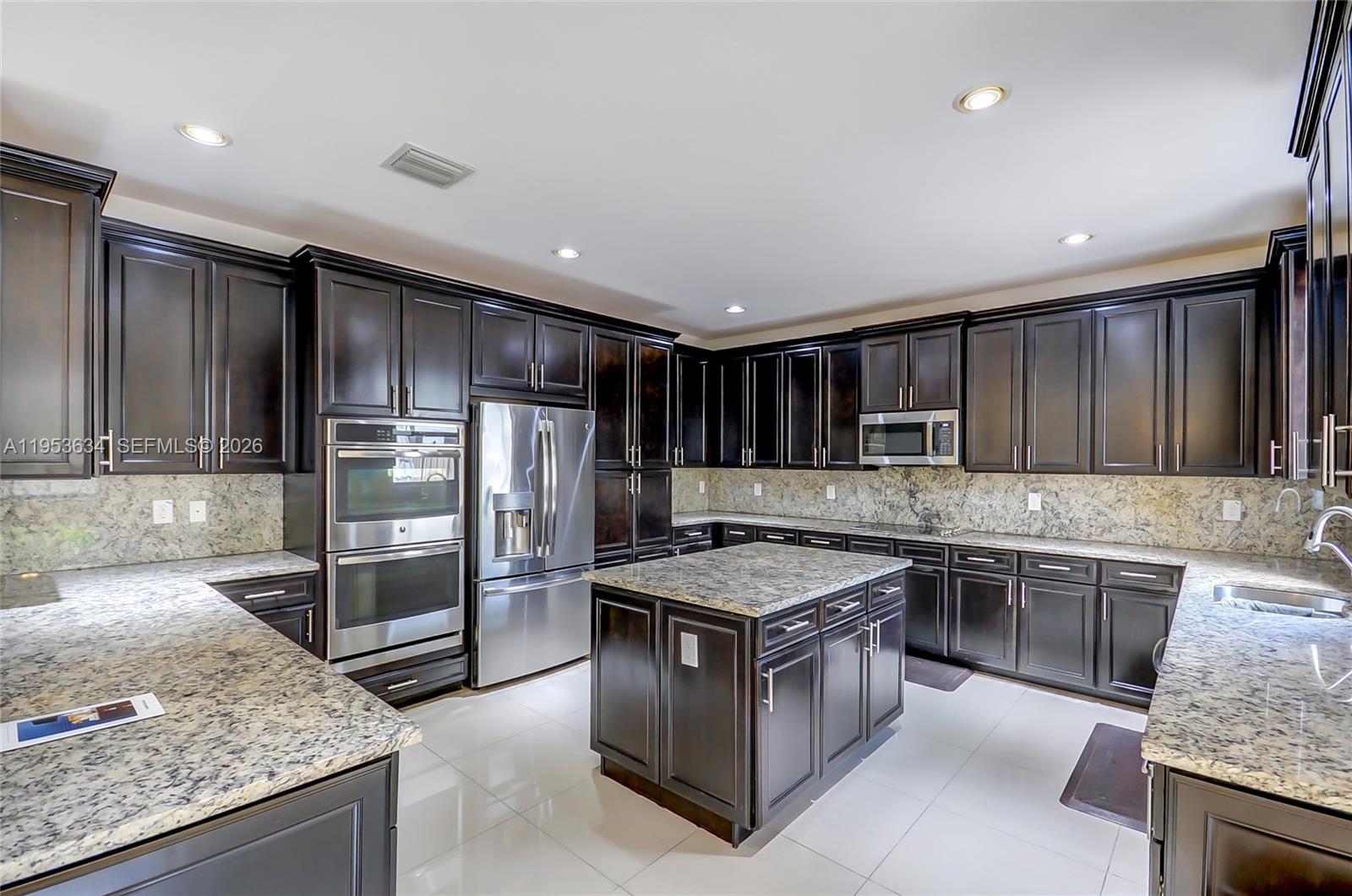 DORAL BREEZE - Residential