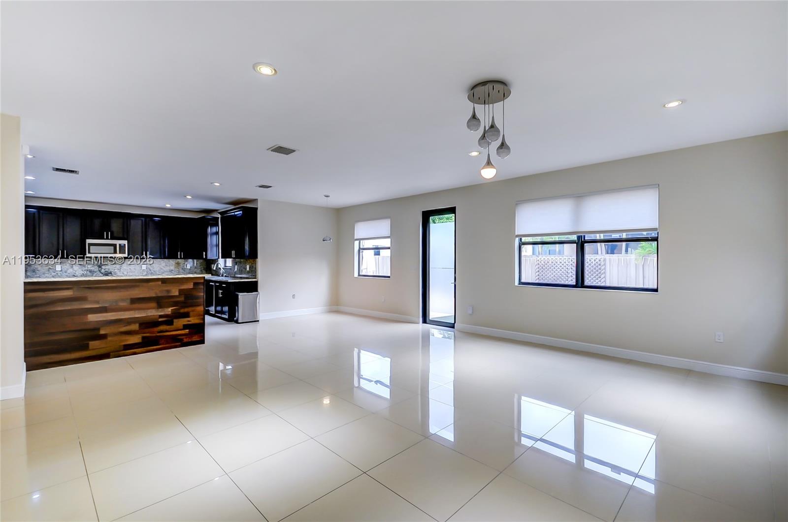 DORAL BREEZE - Residential