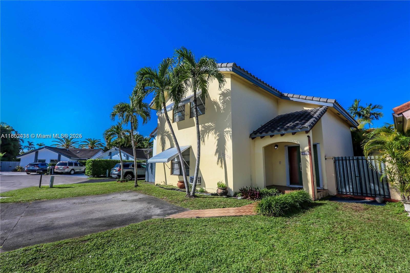 2500 Sw 113th Ct 1, Miami, Broward County, Florida - 3 Bedrooms  
2 Bathrooms - 