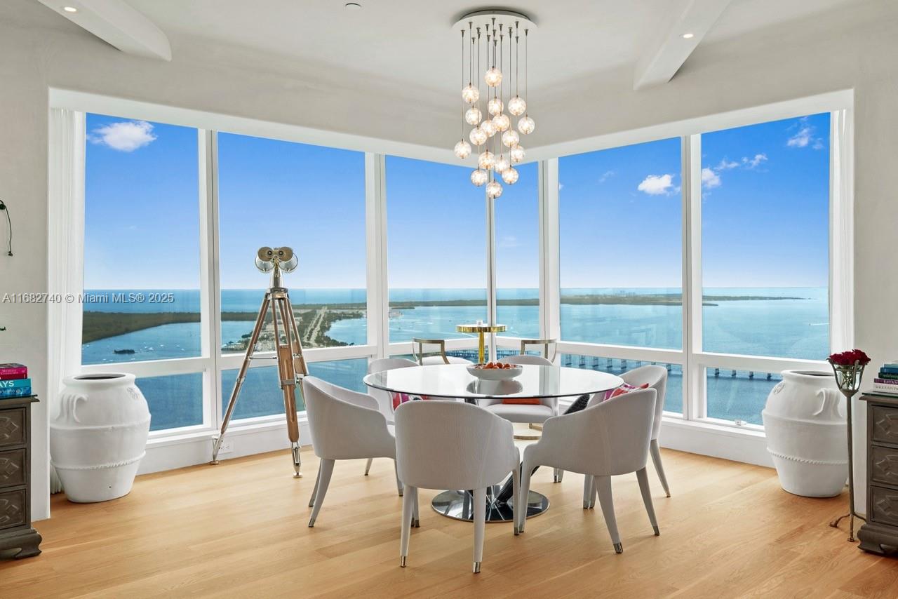 1425 Brickell Ave 55F