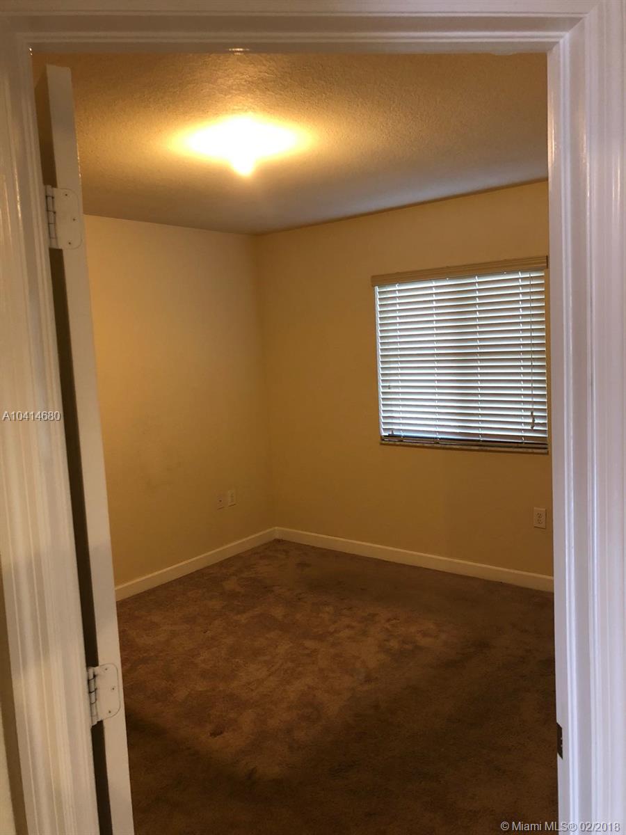 THE COURTS AT BAYSHORE II - Residential Lease