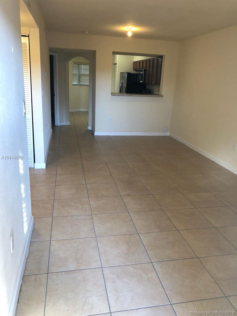 THE COURTS AT BAYSHORE II - Residential Lease