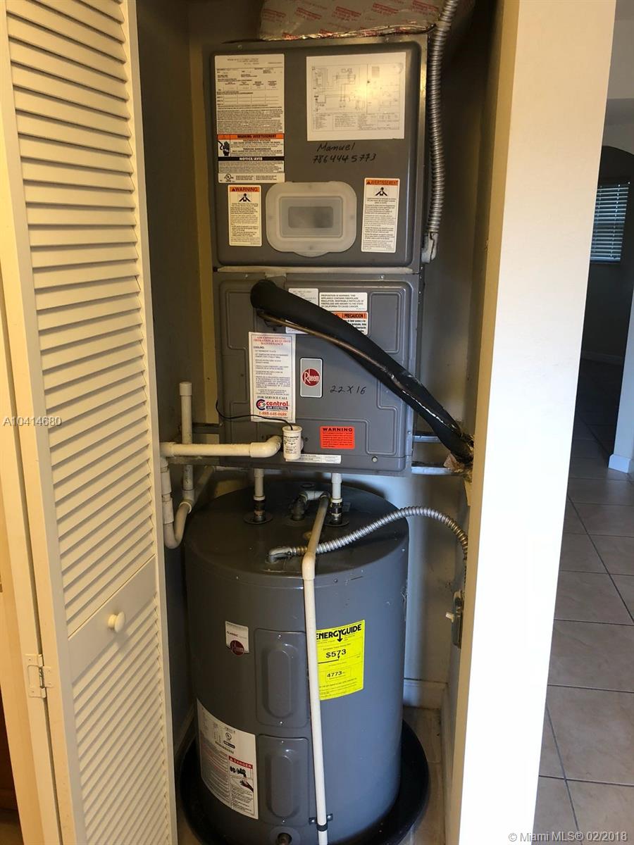 THE COURTS AT BAYSHORE II - Residential Lease