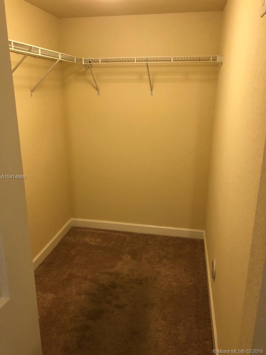 THE COURTS AT BAYSHORE II - Residential Lease