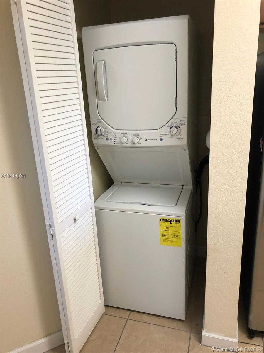 THE COURTS AT BAYSHORE II - Residential Lease