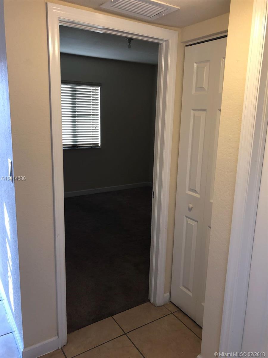 THE COURTS AT BAYSHORE II - Residential Lease