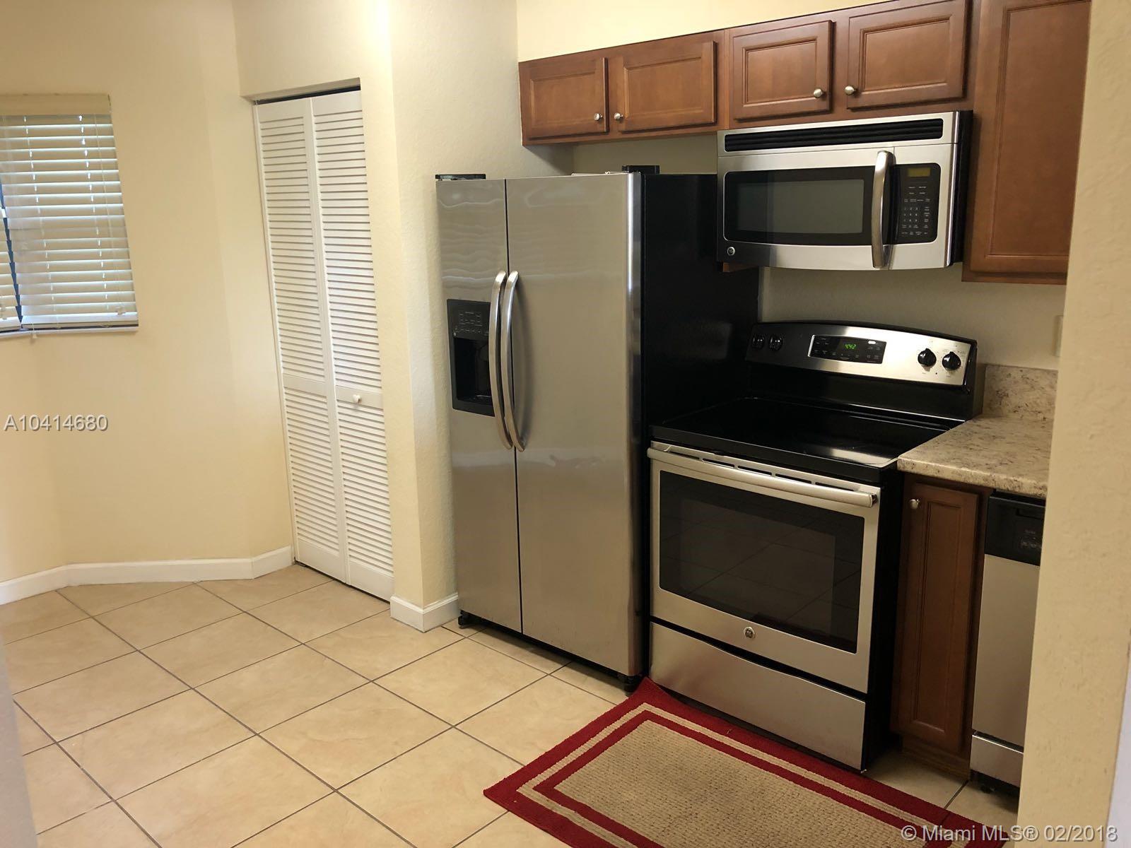 THE COURTS AT BAYSHORE II - Residential Lease