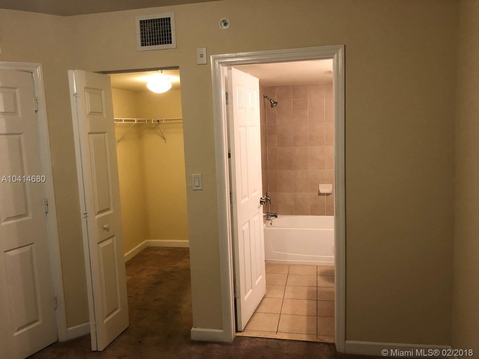 THE COURTS AT BAYSHORE II - Residential Lease