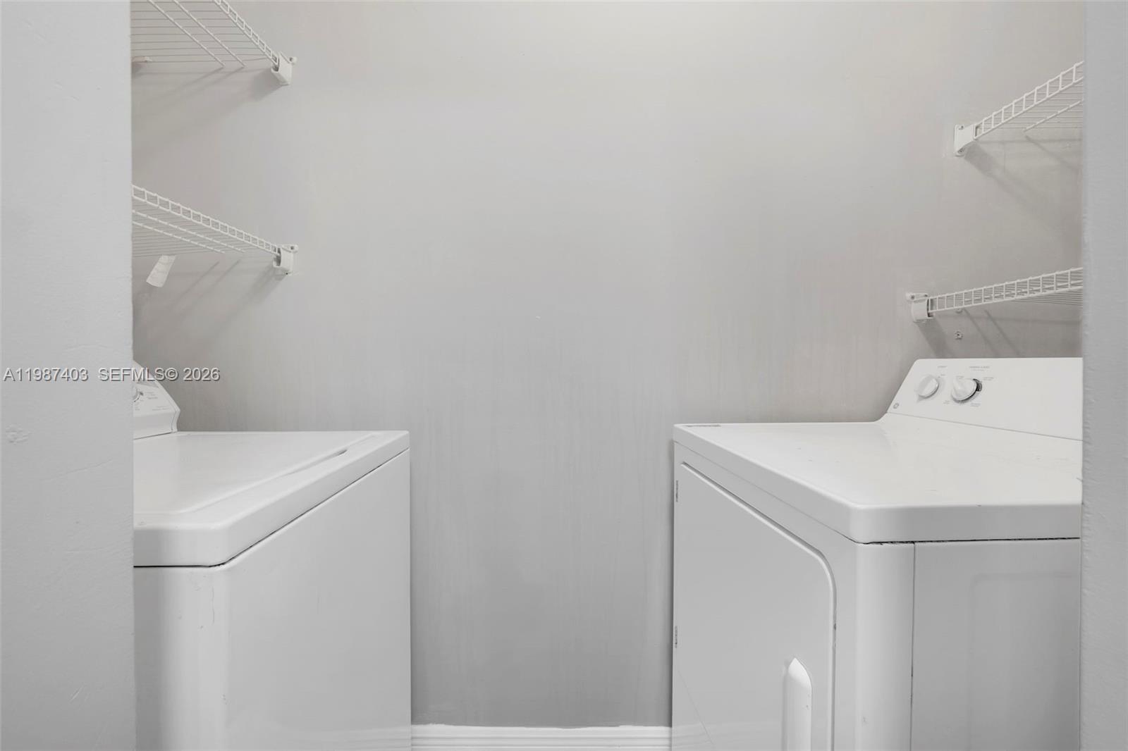 ROYAL POINCIANA CONDO - Residential Lease