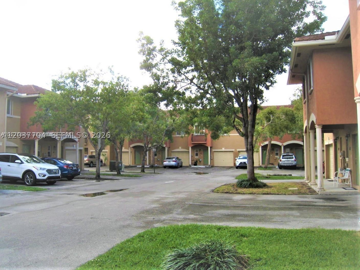 33 SE 3rd Ave
