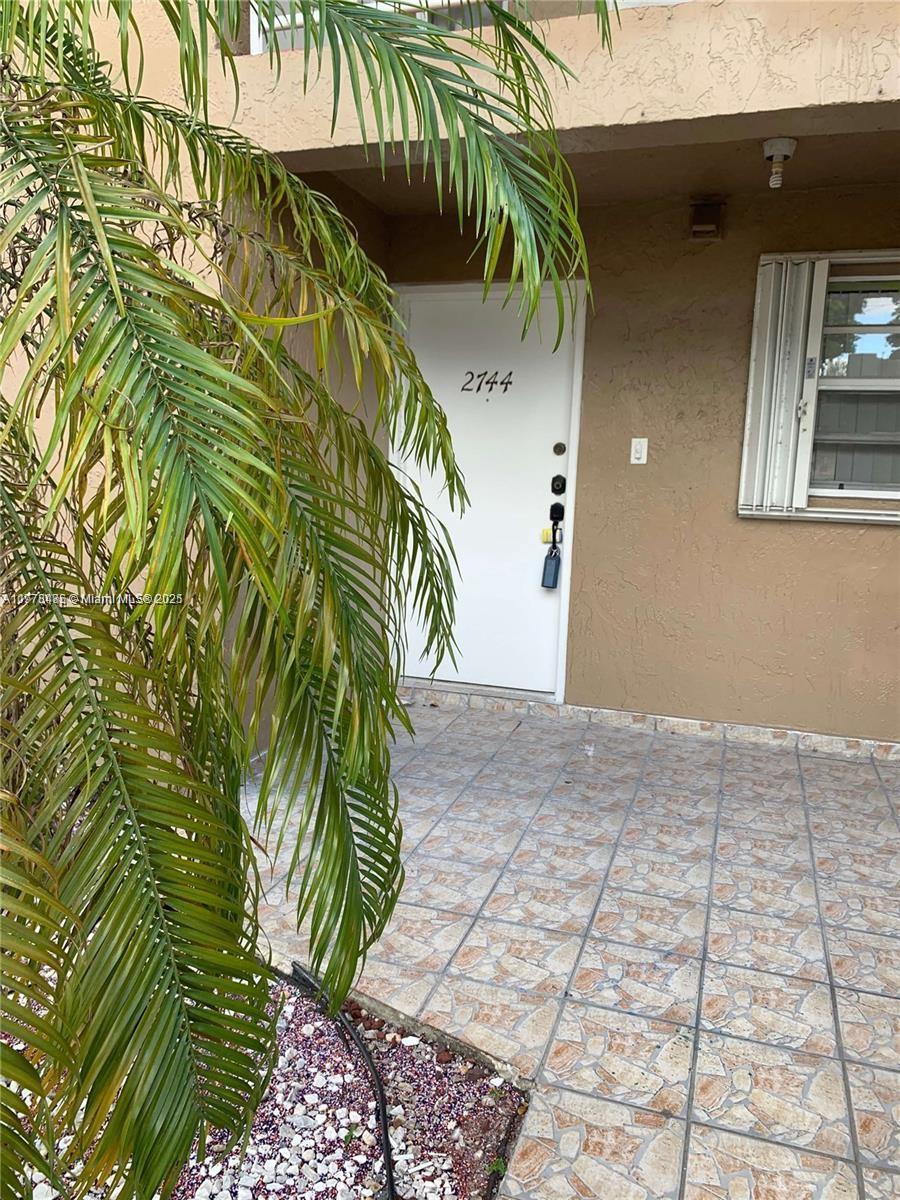 Rental Property at 2744 W 60th St 51, Hialeah, Miami-Dade County, Florida - Bedrooms: 3 
Bathrooms: 2  - $2,600 MO.