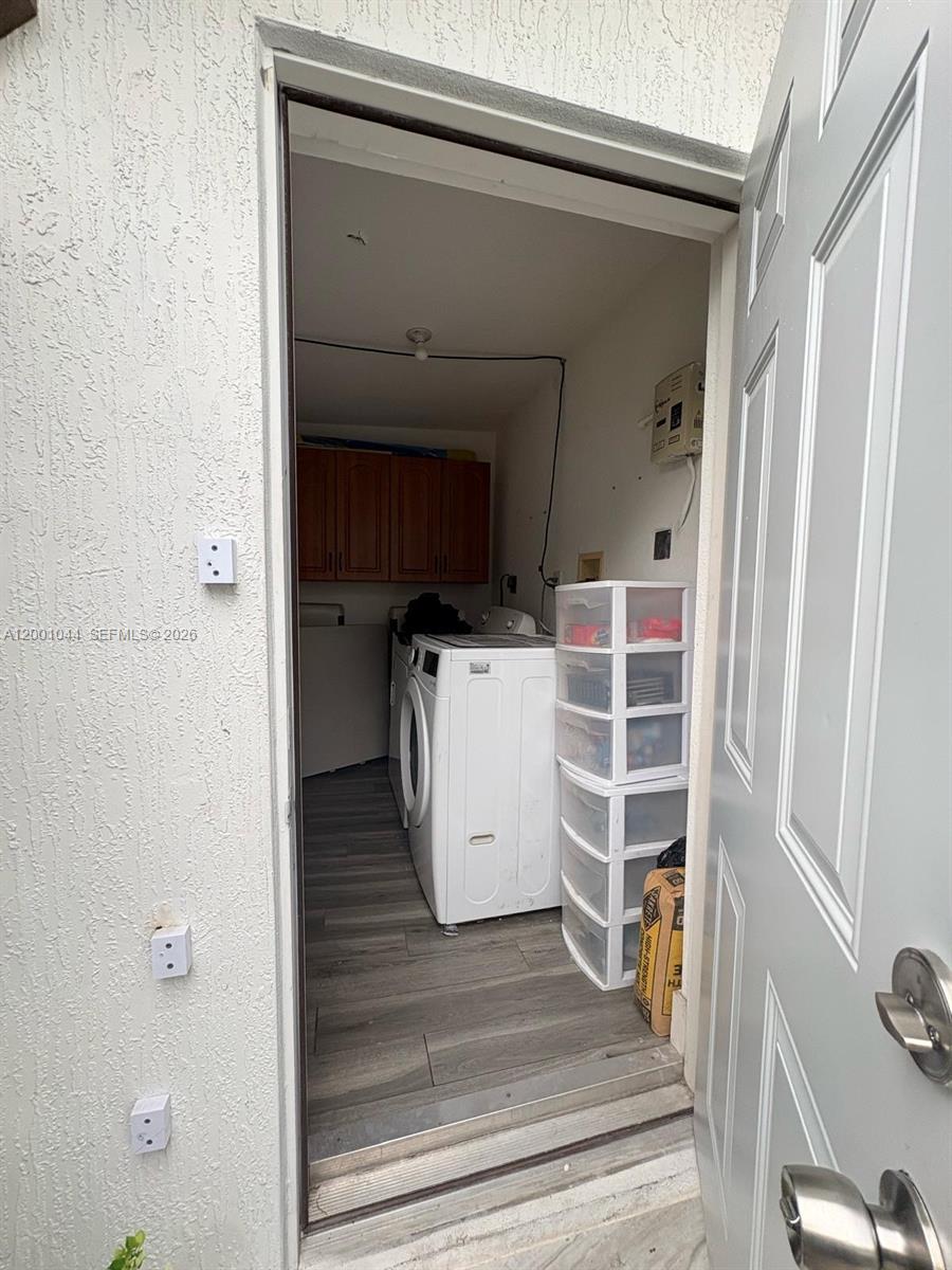 LAWRENCE ESTATE LAND CO - Residential Lease