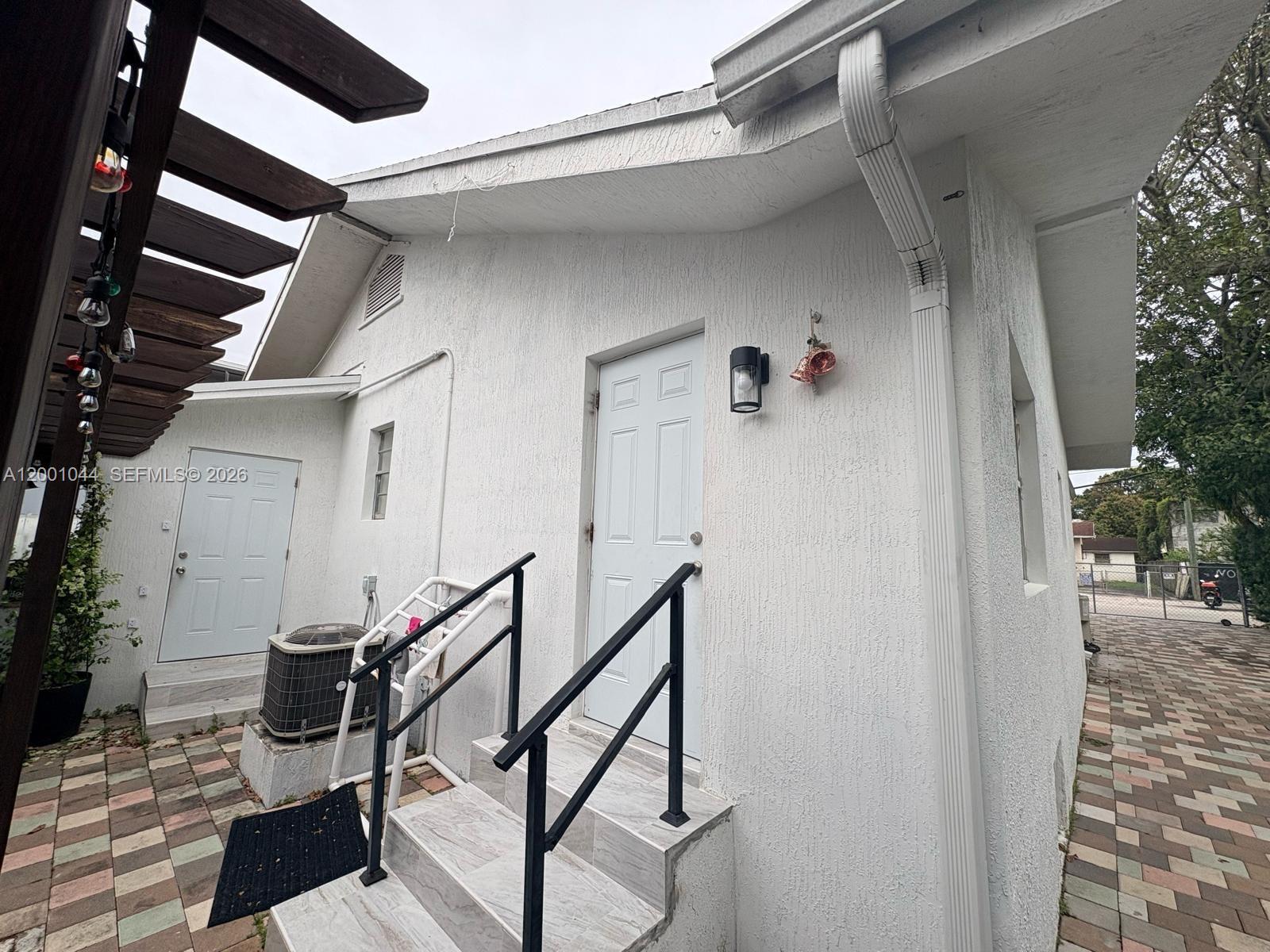 LAWRENCE ESTATE LAND CO - Residential Lease