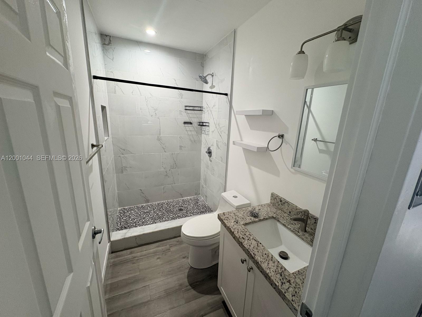 LAWRENCE ESTATE LAND CO - Residential Lease