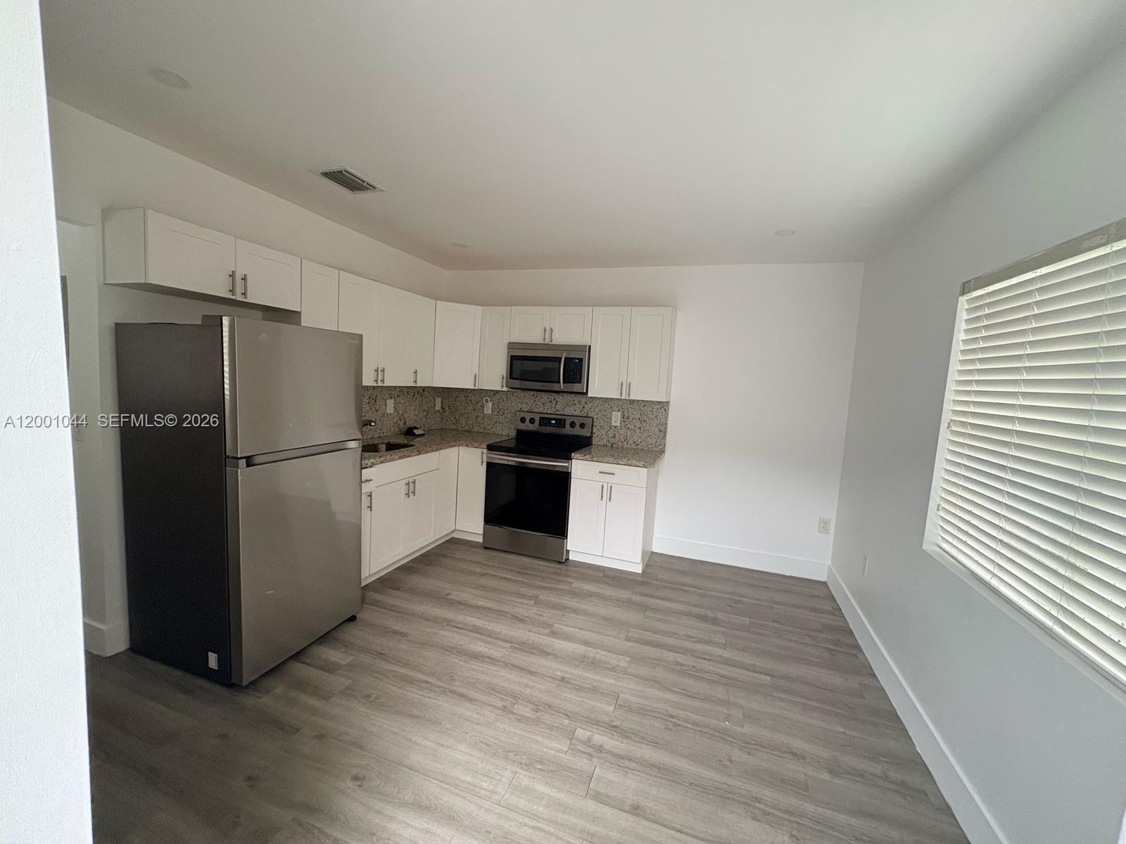 LAWRENCE ESTATE LAND CO - Residential Lease