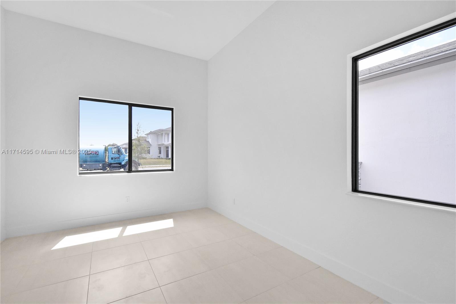 BRISTOL RESERVE - Residential