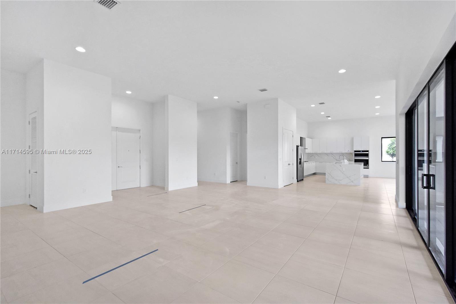 BRISTOL RESERVE - Residential