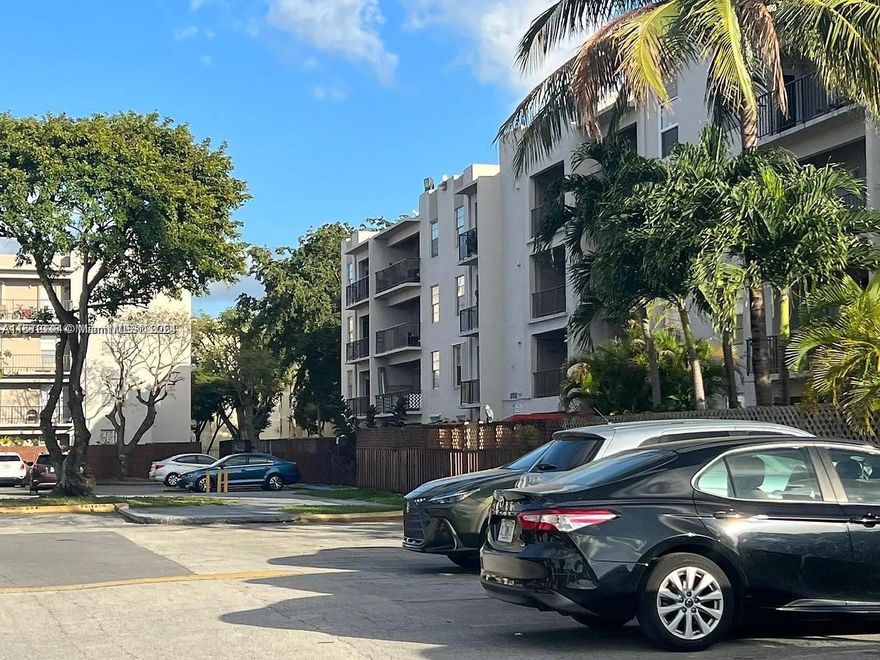 Spacious 2-Bed/2-Bath Apartment – Hialeah (Near Westland Mall) Top-floor unit featuring 2 bedrooms and 2 bathrooms. Water included and 1 assigned parking space, with the option to purchase a second space from the association. No credit check required. Only the first and last month is required to move in ($4,400). Association approval within 15–30 days. Conveniently located near Westland Mall, shopping, dining, and major highways.
