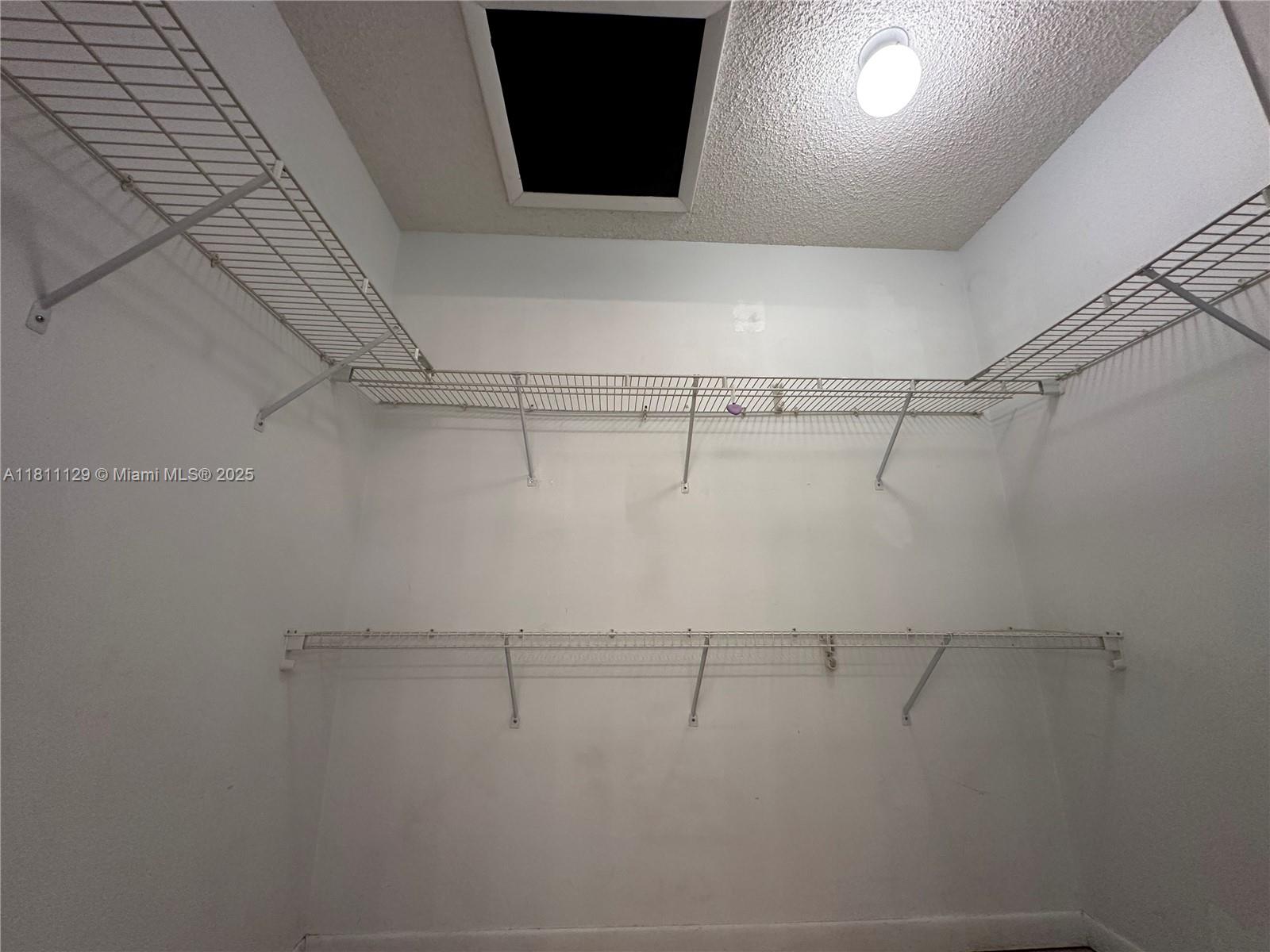 LAKESHORE CONDO 10 - Residential