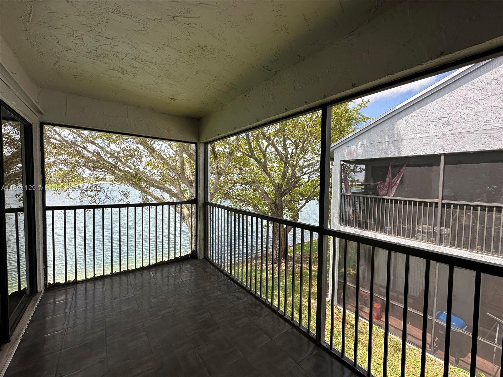 LAKESHORE CONDO 10 - Residential