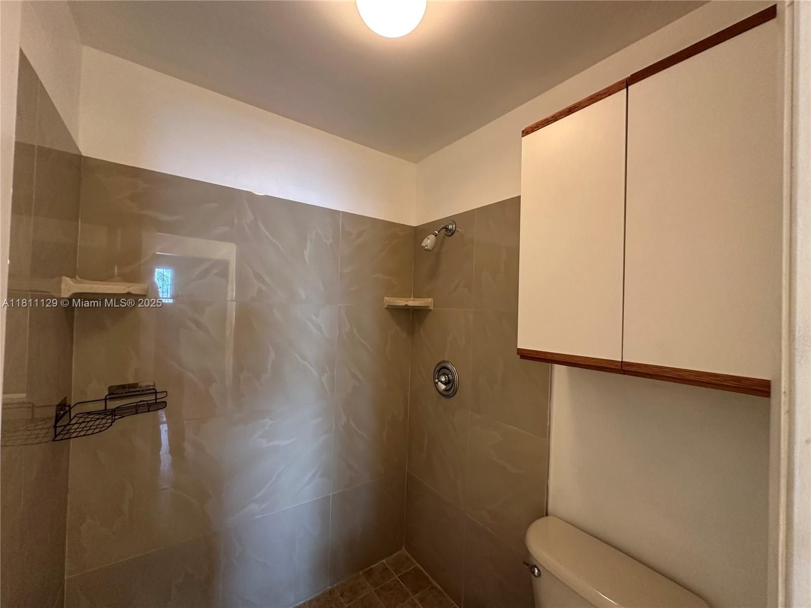 LAKESHORE CONDO 10 - Residential