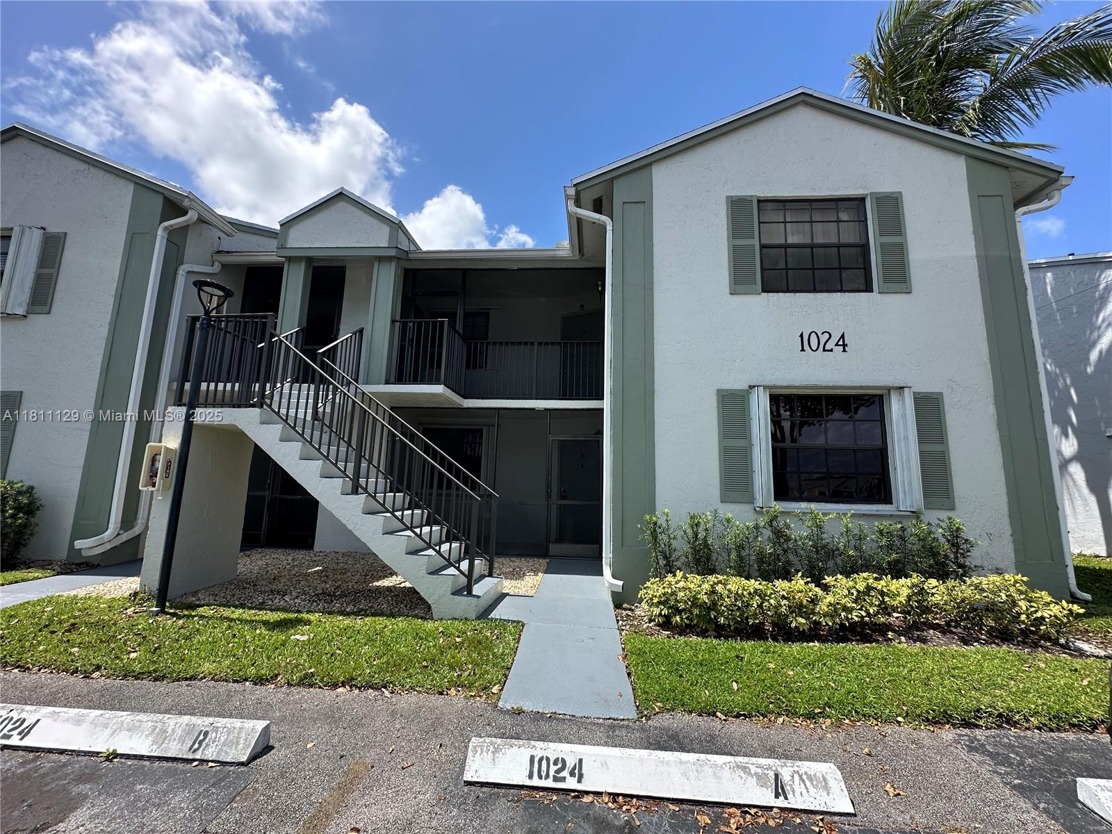 Property for Sale at 1024 S Independence Dr 1024A, Homestead, Miami-Dade County, Florida - Bedrooms: 3 
Bathrooms: 2  - $260,000