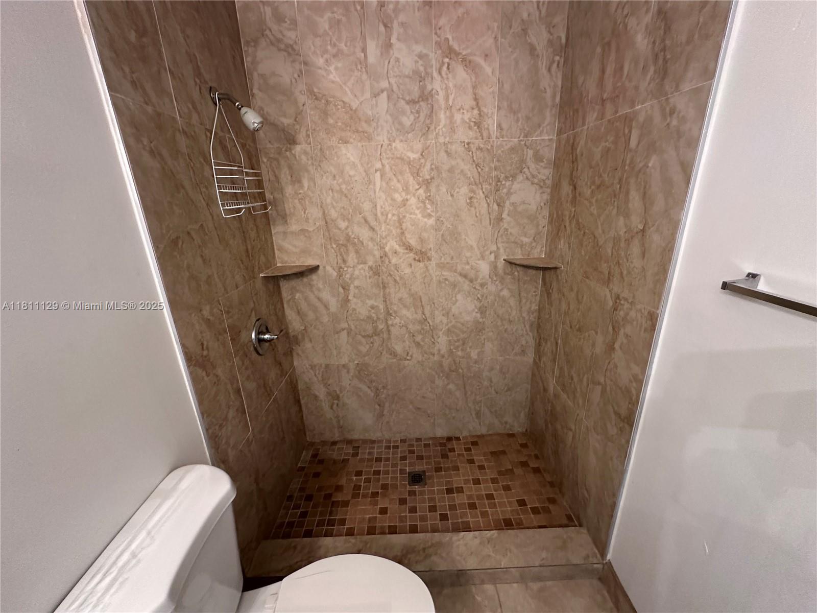 LAKESHORE CONDO 10 - Residential